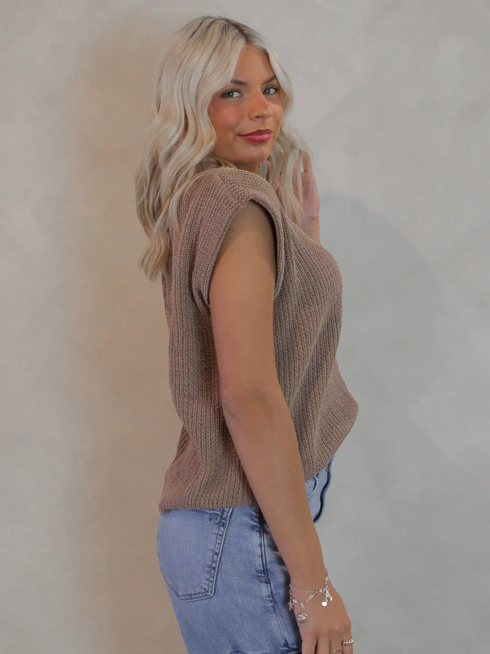 CHIC SLEEVELESS SWEATER